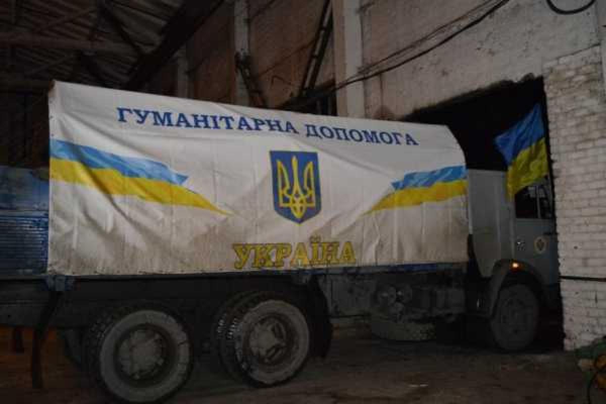 Житель Енакиево: до мирных жителей доходит только малая часть гуманитарки, остальное забирают боевики Житель Енакиево: до мирных жителей доходит только малая часть гуманитарки, остальное забирают боевики