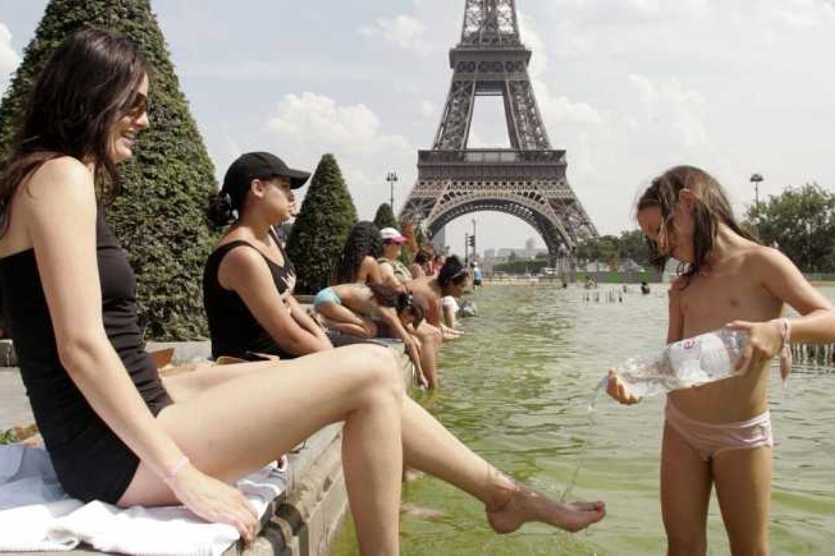 Жара продолжает "косить" людей: во Франции за неделю погибло 700 человек