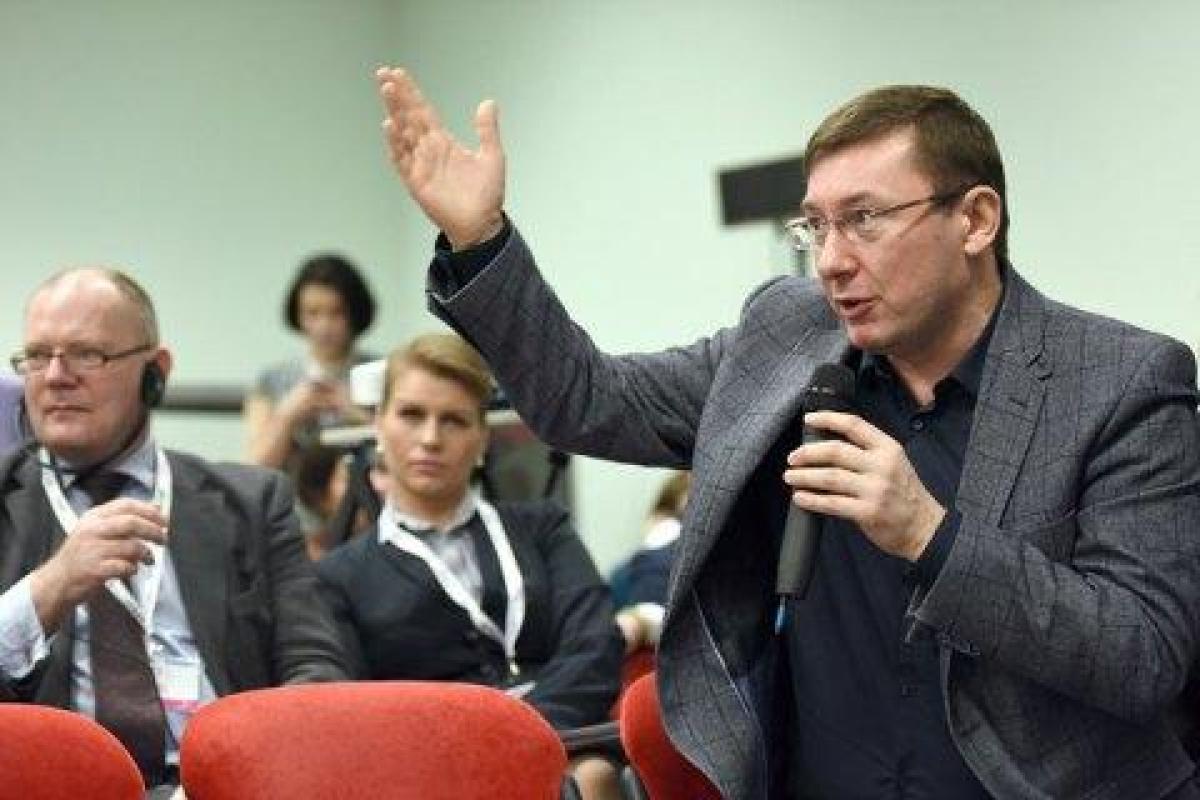Луценко предложил на линии соприкосновения создать линию карантина и начать торговлю с "республиками"