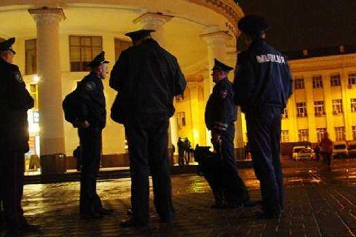 Кровавая семейная "разборка": киевлянин во время ссоры стрелял и отгрызал пальцы оппонентам Кровавая семейная "разборка": киевлянин во время ссоры стрелял и отгрызал пальцы оппонентам