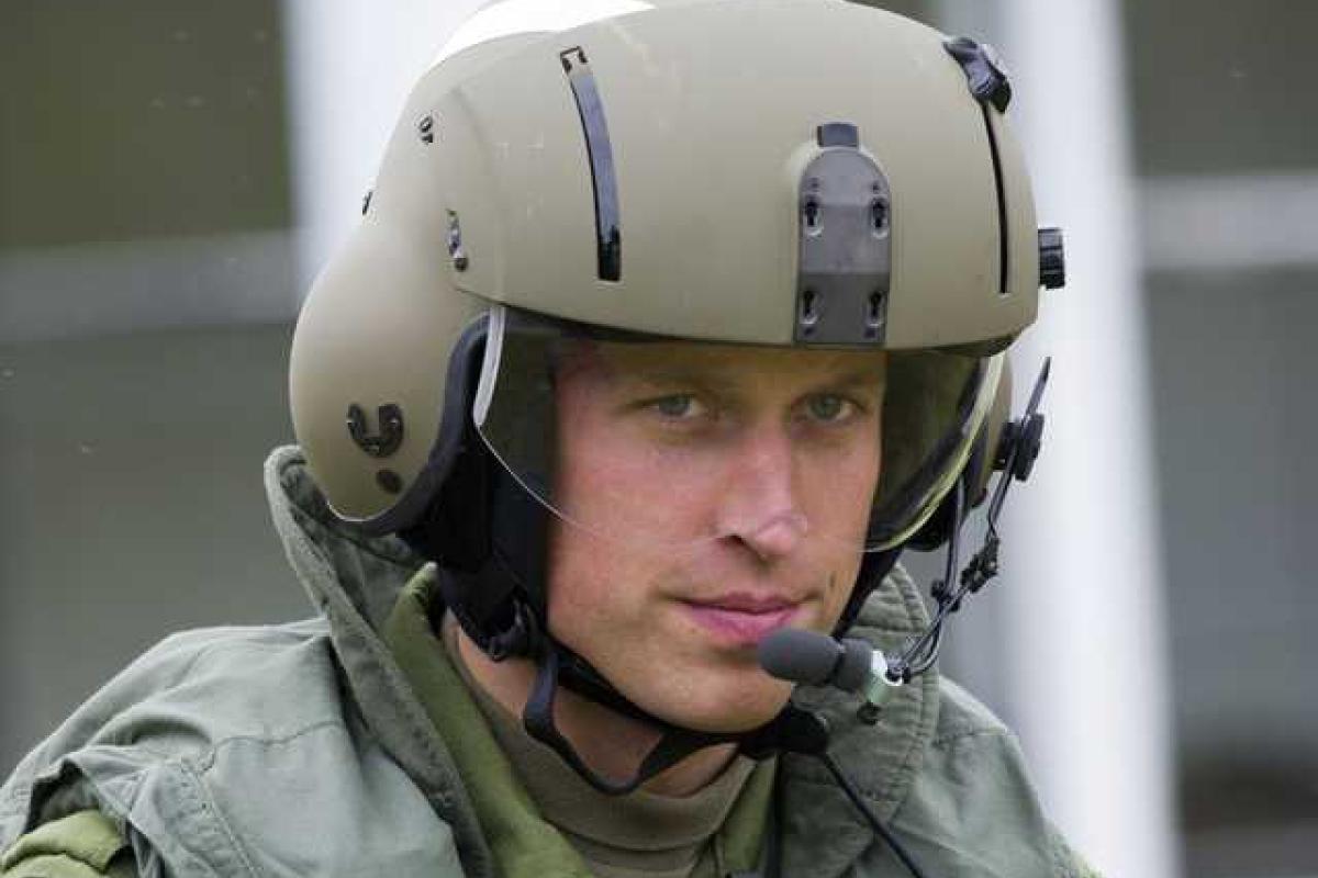 Принц Уильям отработал первую рабочую смену пилотом вертолета скорой помощи