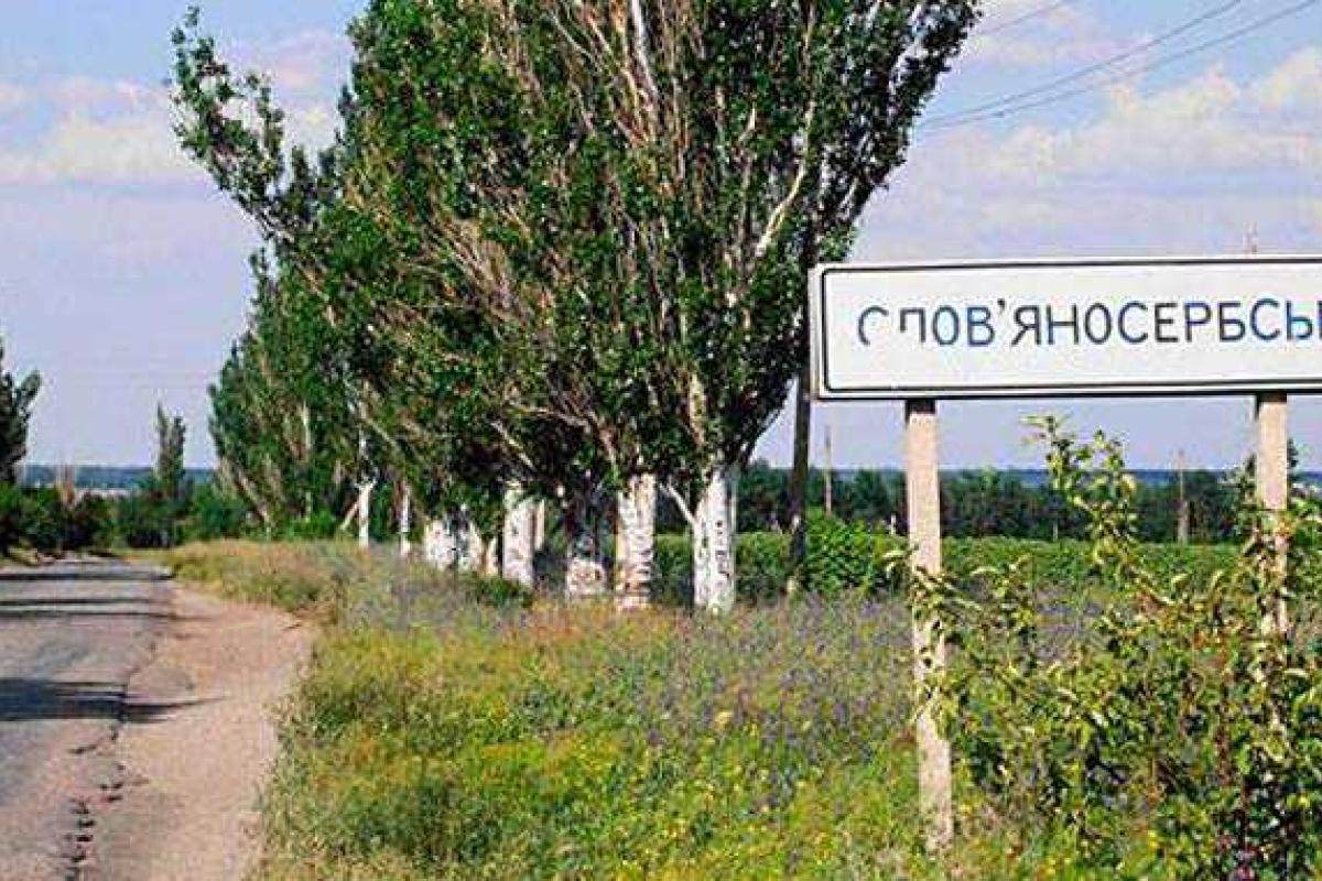 В "ЛНР" началась "деукраинизация": вместо украинской символики появляются цвета российского флага В "ЛНР" началась "деукраинизация": вместо украинской символики появляются цвета российского флага