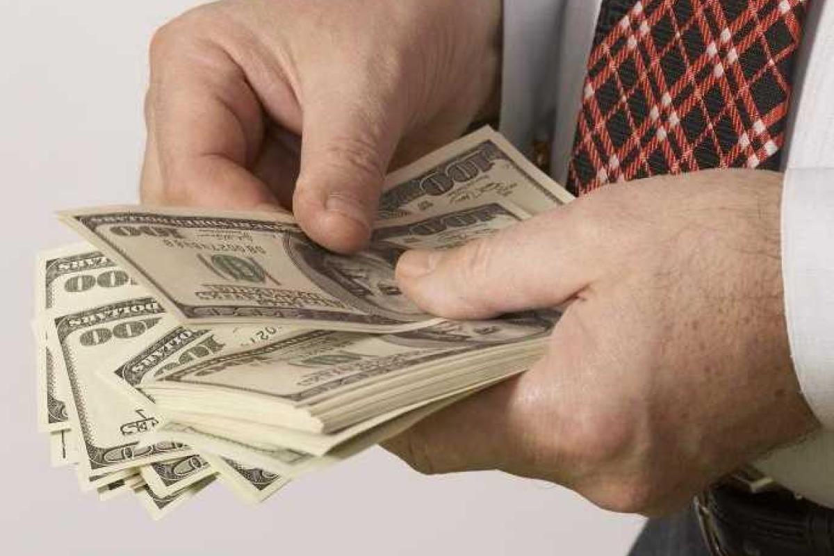 Стала известна зарплата чиновников "ЛНР", за которую они "рвут жилы" Стала известна зарплата чиновников "ЛНР", за которую они "рвут жилы"