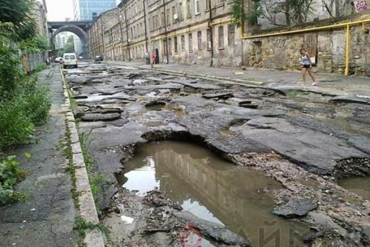 Яценюк: В Украине планируют построить 200 км новых дорог