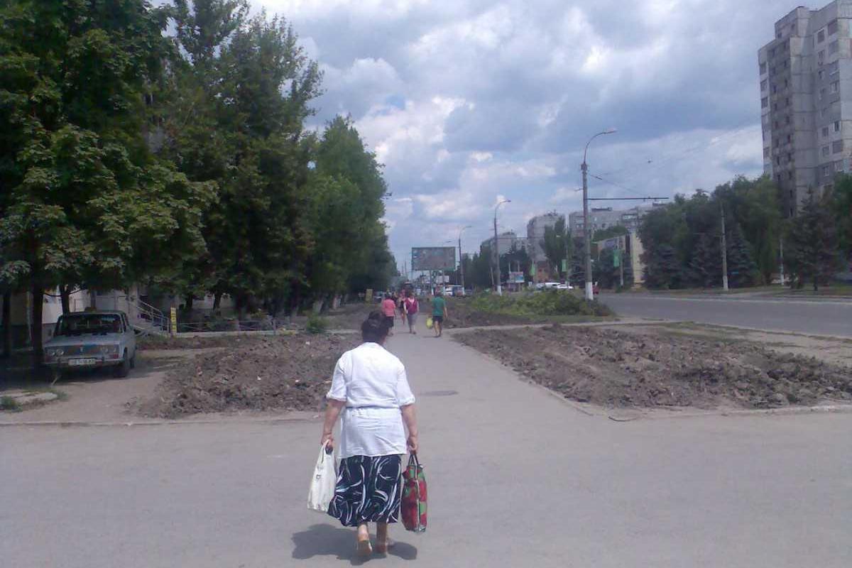 Власти Луганска решили радикально бороться со стихийными рынками Власти Луганска решили радикально бороться со стихийными рынками