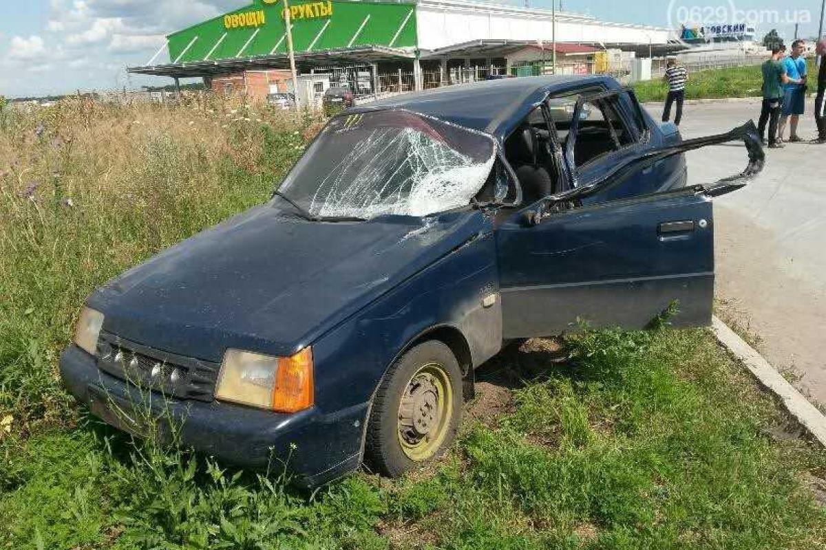 ДТП в Мариуполе: дорогу "не поделили" грузовик и "Славута" ДТП в Мариуполе: дорогу "не поделили" грузовик и "Славута"