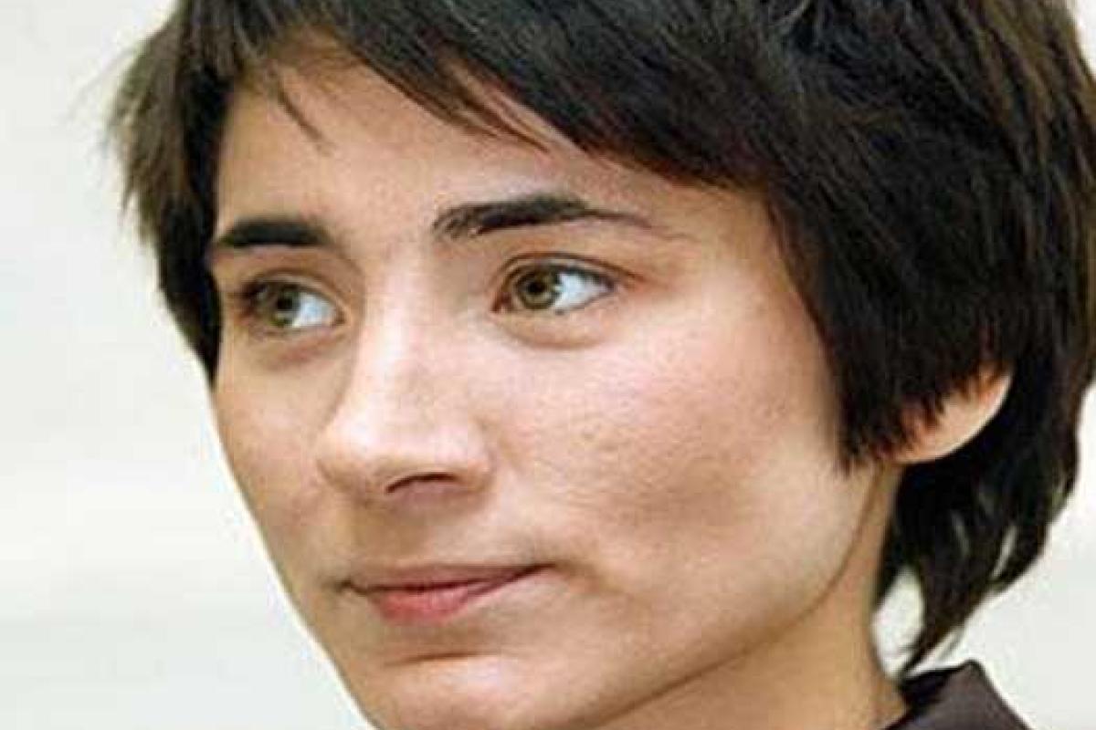 Земфира выразила свое отношение к Украине, развернув на концерте в Грузии сине-желтый флаг Земфира выразила свое отношение к Украине, развернув на концерте в Грузии сине-желтый флаг