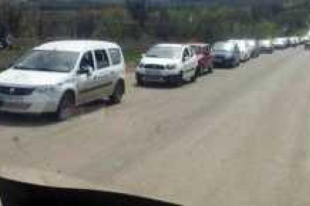 Обстановка на пунктах пропуска: жара одуряющая, воды и туалета нет, вдоль дороги мусорник... и система зависла Обстановка на пунктах пропуска: жара одуряющая, воды и туалета нет, вдоль дороги мусорник... и система зависла