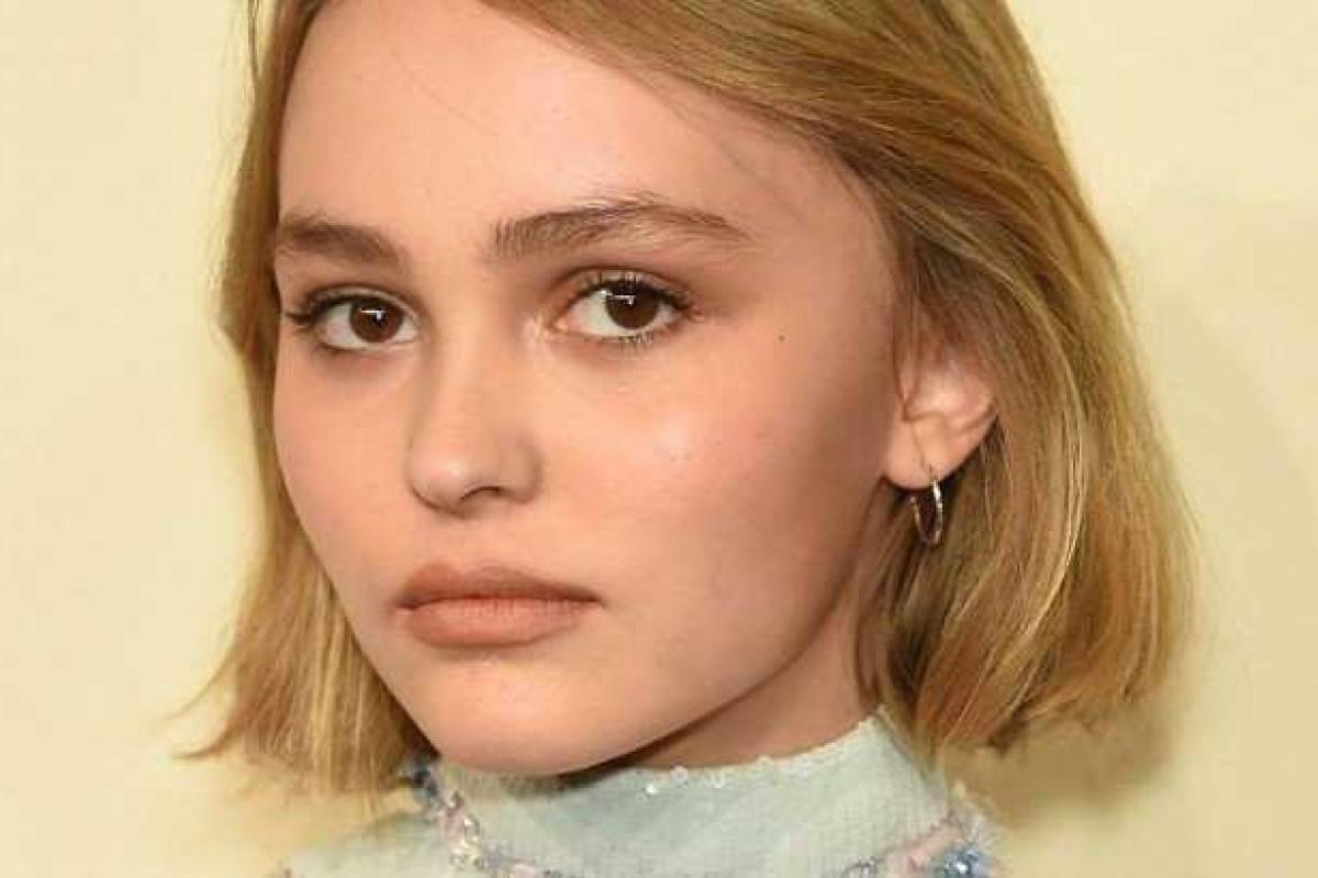 Дочь французской певицы Ванессы Паради стала лицом Chanel Дочь французской певицы Ванессы Паради стала лицом Chanel