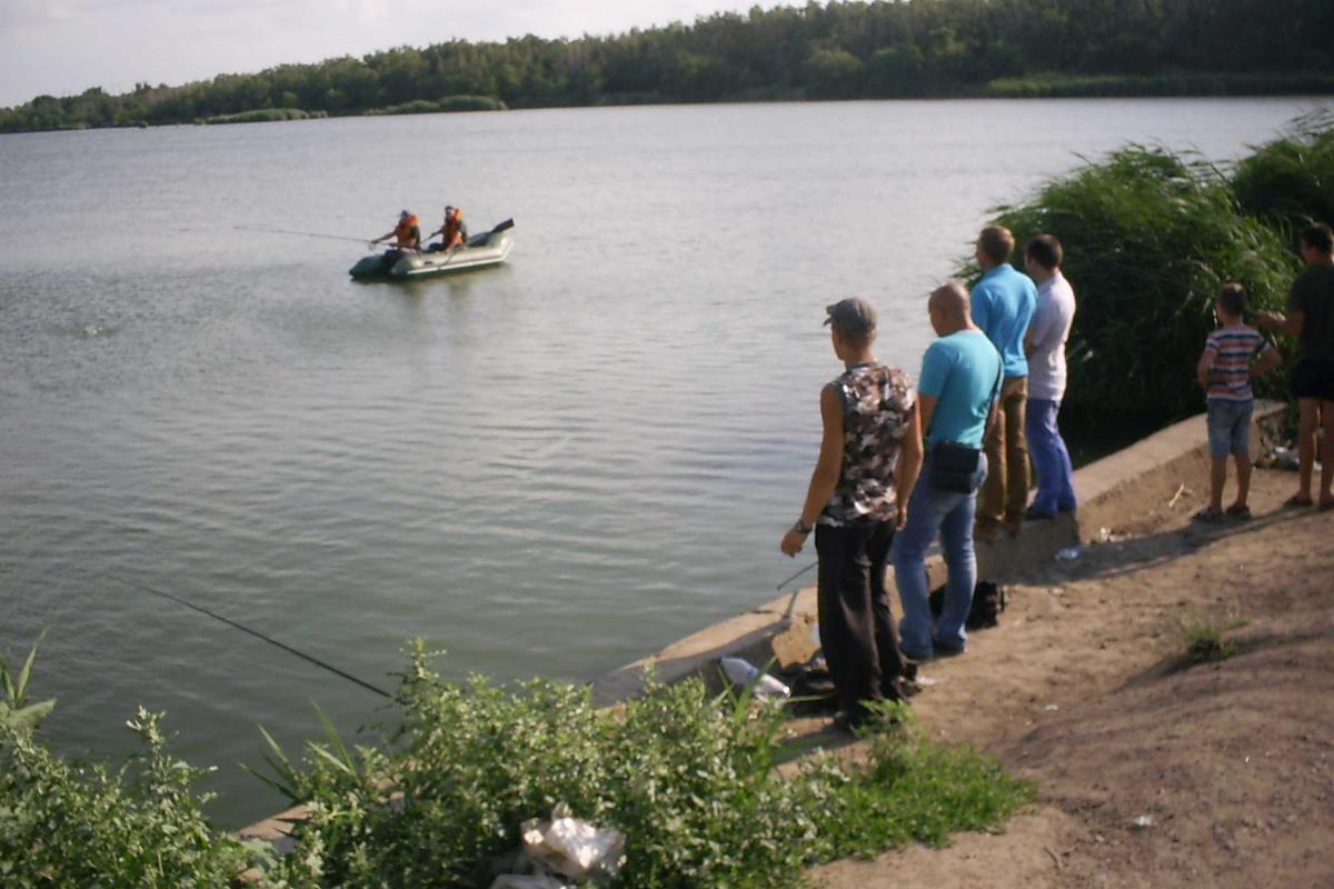 В Николаевской области спасатели достали из воды тело утонувшего мужчины В Николаевской области спасатели достали из воды тело утонувшего мужчины