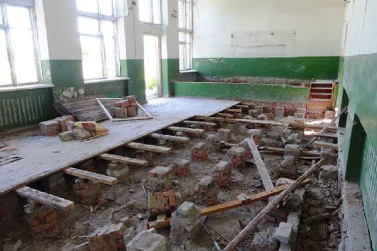 Жители села на Харьковщине решили "разнести культуру" по щепкам и кирпичикам