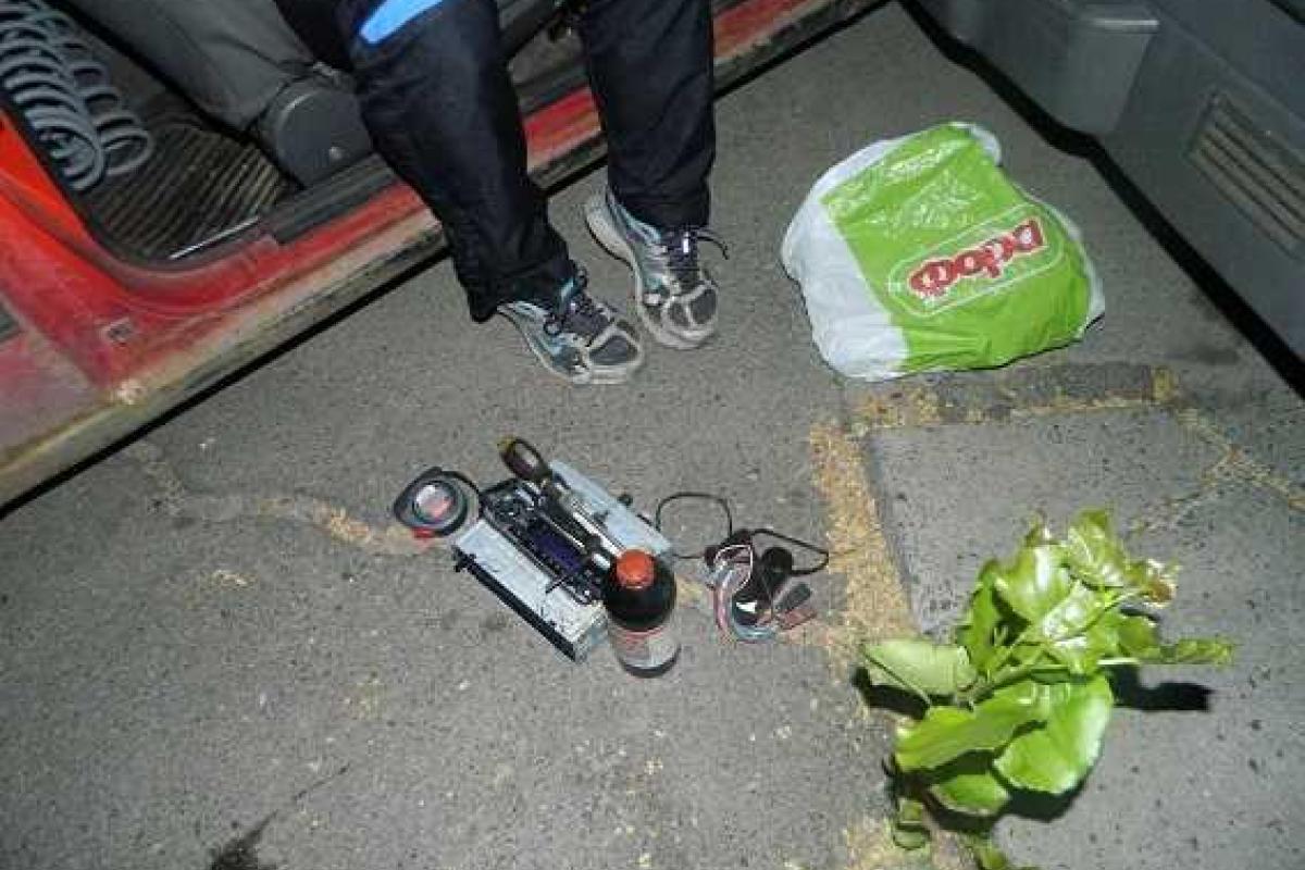 Вор-неудачник задержан киевскими правоохранителями прямо в обворованном авто Вор-неудачник задержан киевскими правоохранителями прямо в обворованном авто