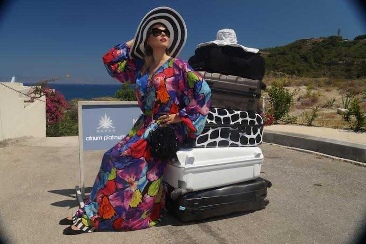 Лена Ленина прихватила в Грецию 25 сумочек, 60 пар обуви, 29 пар очков, 20 купальников и чемодан косметики