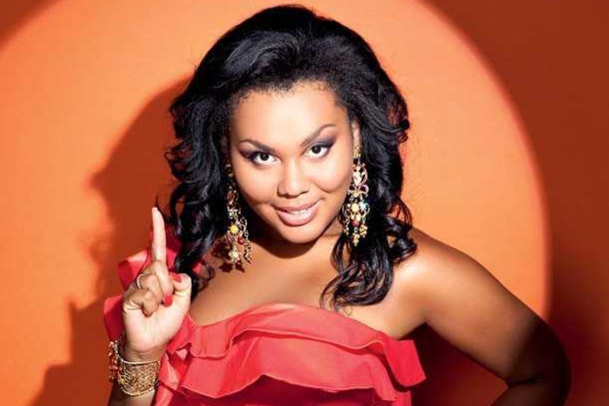 Певица Корнелия Манго постоянно "сидит на игле"