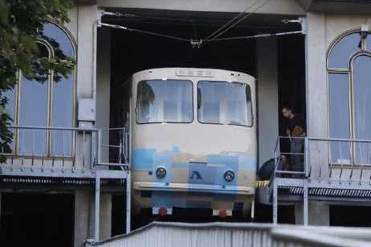 Киевляне и гости столицы получили долгожданный подарок: после ремонта открылся городской фуникулер Киевляне и гости столицы получили долгожданный подарок: после ремонта открылся городской фуникулер