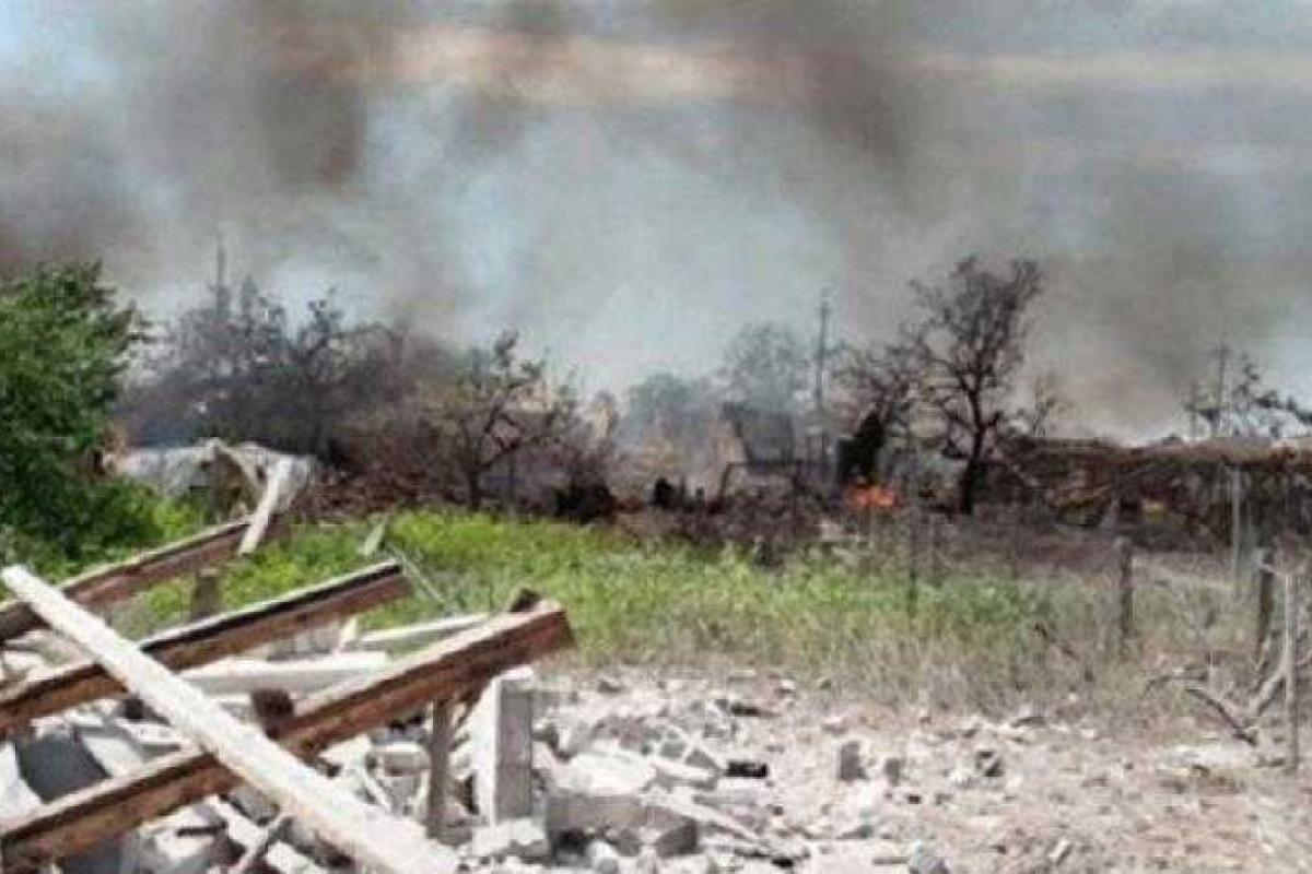 На Луганщине боевики усилили натиск: ранены трое военных, два мирных жителя подорвались на "растяжке"  На Луганщине боевики усилили натиск: ранены трое военных, два мирных жителя подорвались на "растяжке"