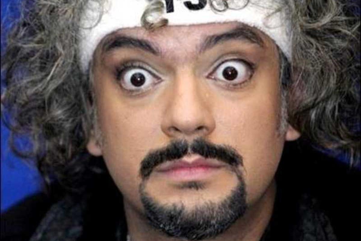 Фанатка Киркорова второй год подряд танцует для него "жаркий" стриптиз Фанатка Киркорова второй год подряд танцует для него "жаркий" стриптиз