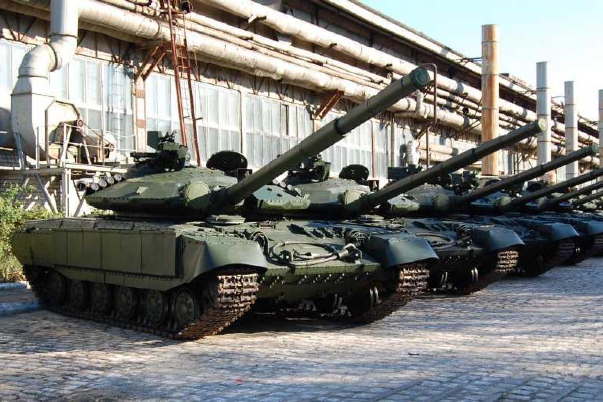 В этом году ВСУ оснастят 18-ю новыми образцами оружия - Порошенко