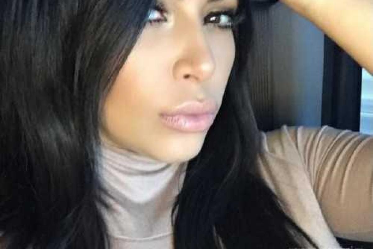 Поклонники Ким Кардашьян получили от светской львицы пикантный подарок в Instagram Поклонники Ким Кардашьян получили от светской львицы пикантный подарок в Instagram