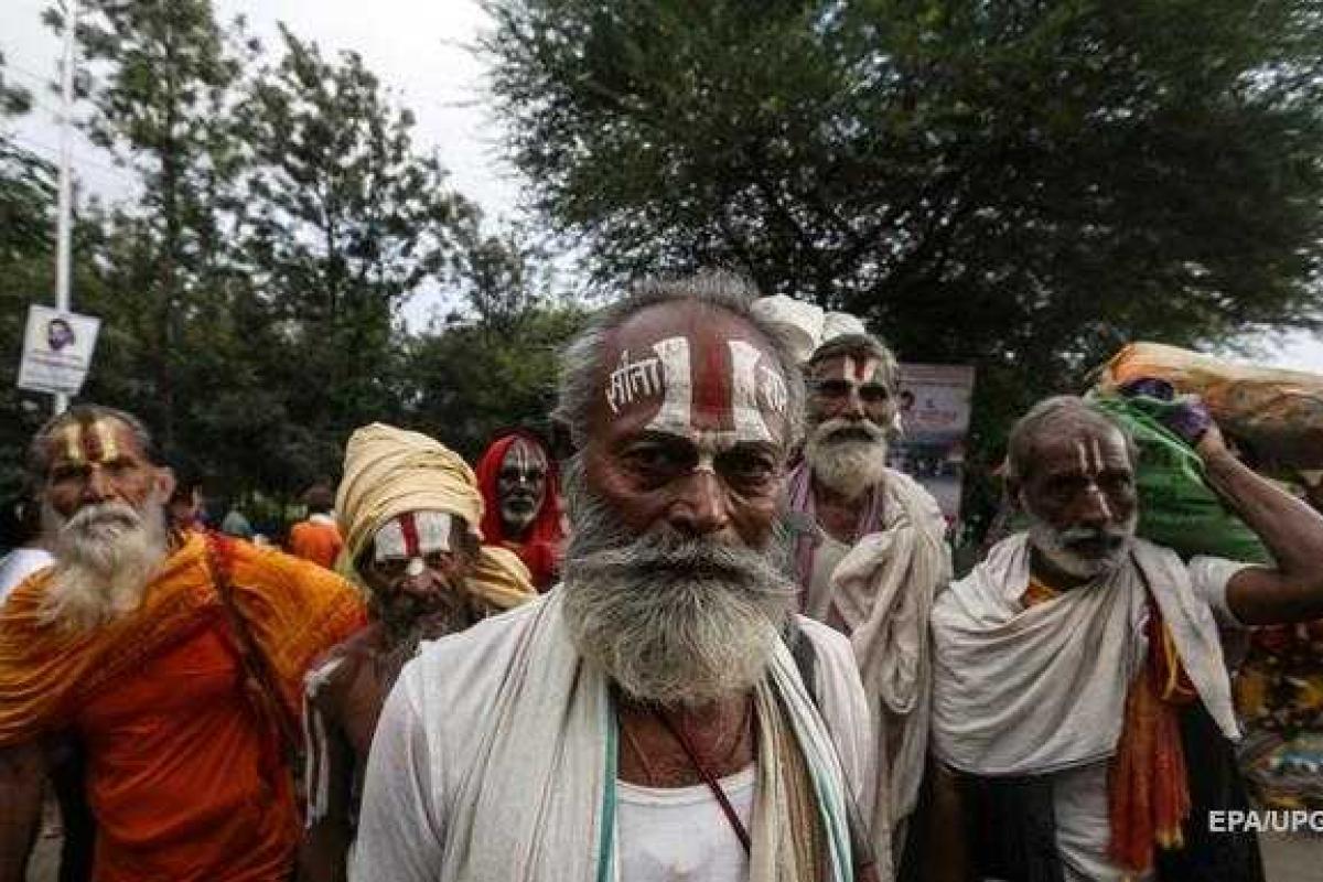 В Индии двух девушек "во имя чести семьи" приговорили к публичному изнасилованию В Индии двух девушек "во имя чести семьи" приговорили к публичному изнасилованию