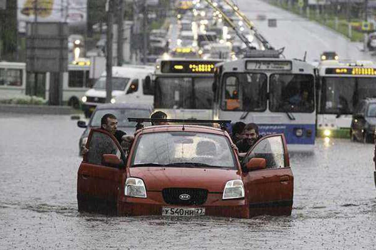 В Грузии бушует стихия: Батуми накрыл мощный ливень В Грузии бушует стихия: Батуми накрыл мощный ливень
