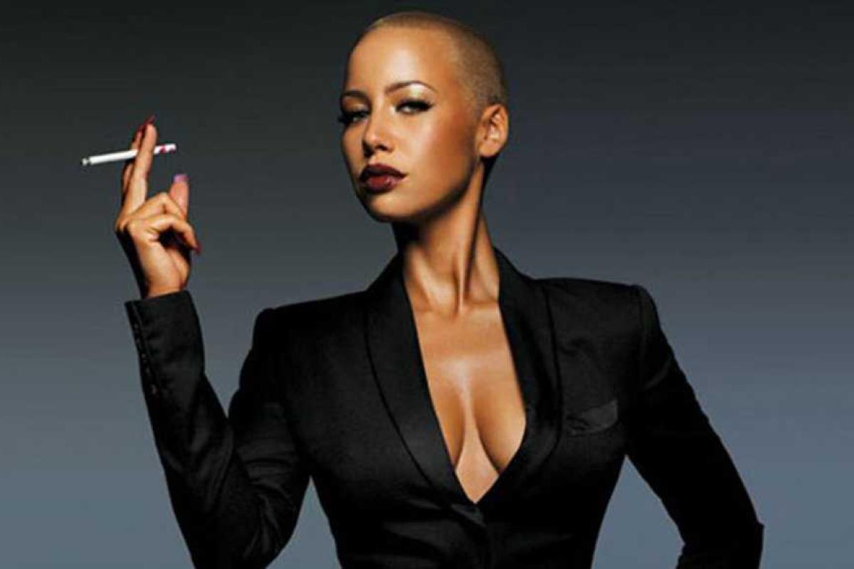 Главная соперница Ким Кардашьян показала эротическое фото Главная соперница Ким Кардашьян показала эротическое фото