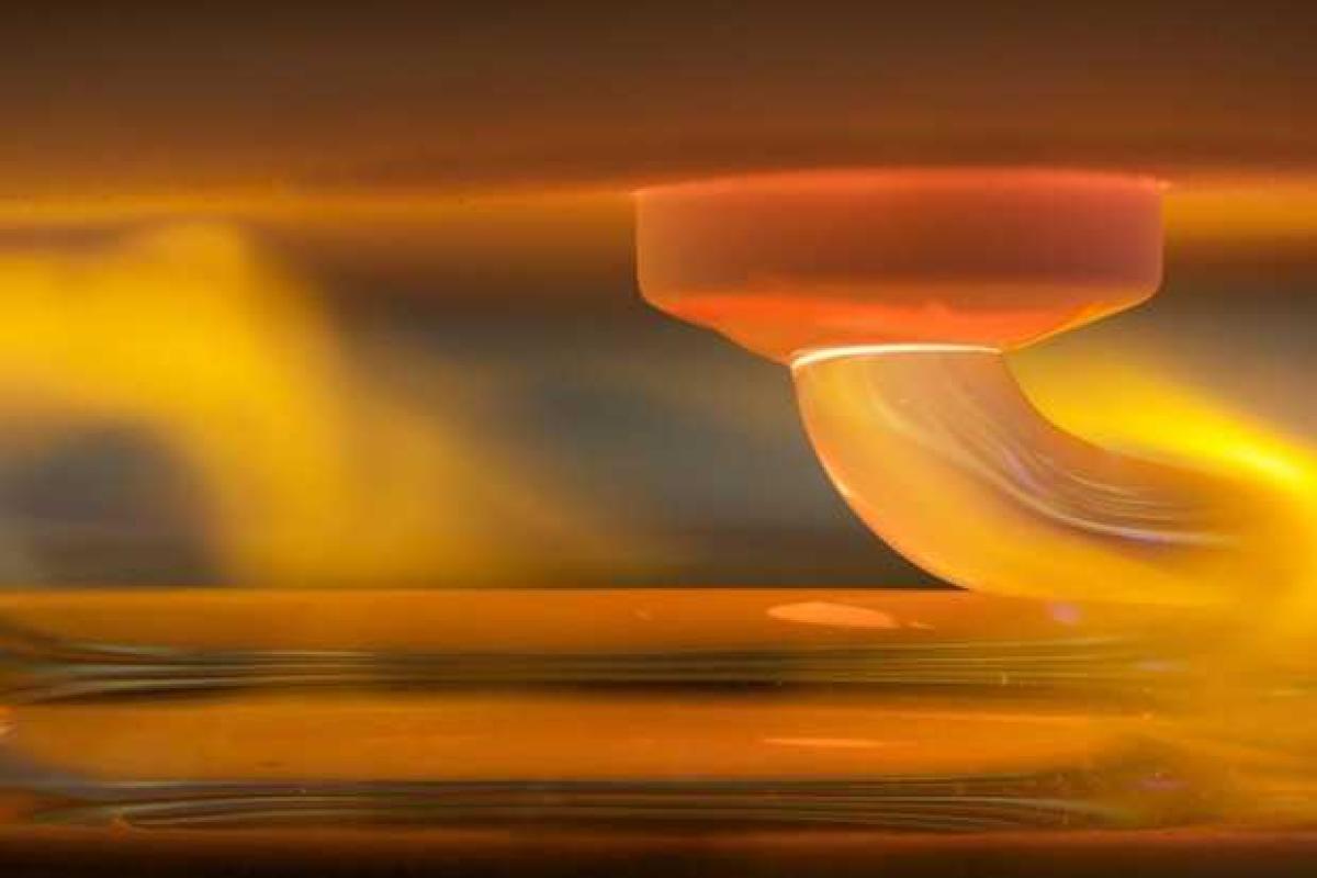 Изобретен 3D-принтер, предназначенный для создания стеклянных скульптур