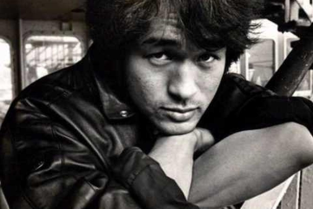 Питерский фотограф опубликовал архивное фото обнаженного Виктора Цоя Питерский фотограф опубликовал архивное фото обнаженного Виктора Цоя