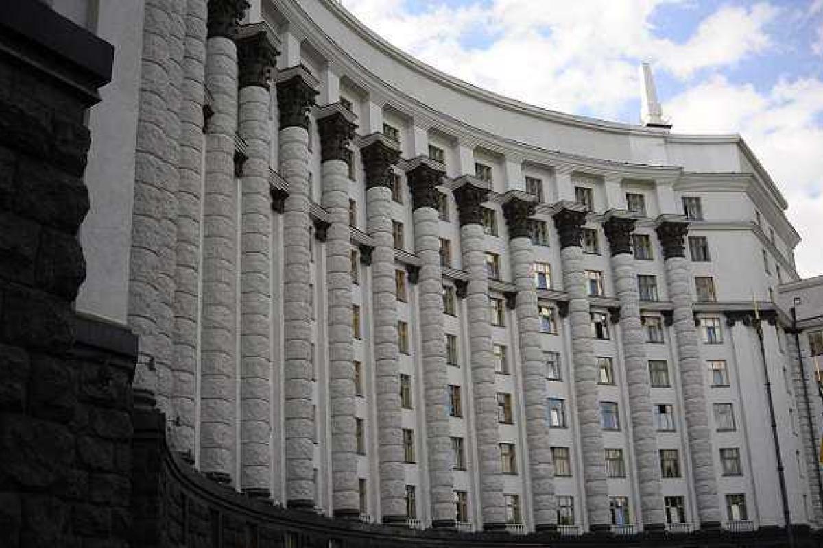 Под Кабмином люди собрались сразу на две акции протеста Под Кабмином люди собрались сразу на две акции протеста