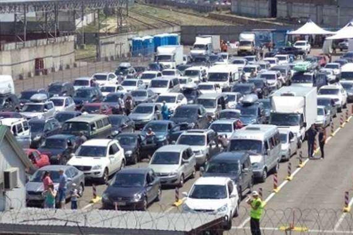 В этом году в Крым поехало много отдыхающих из восточных областей Украины - очевидцы  В этом году в Крым поехало много отдыхающих из восточных областей Украины - очевидцы