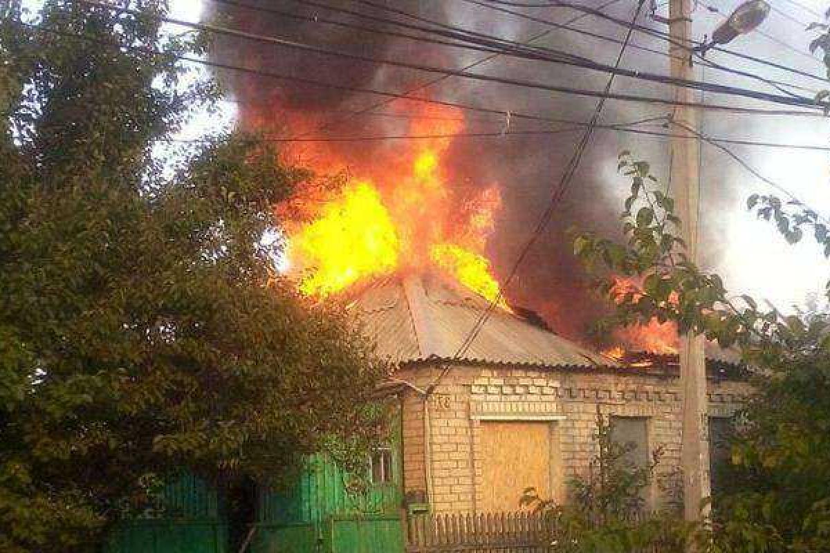 Боевики подло усыпали "градом" мирный поселок под Мариуполем Боевики подло усыпали "градом" мирный поселок под Мариуполем