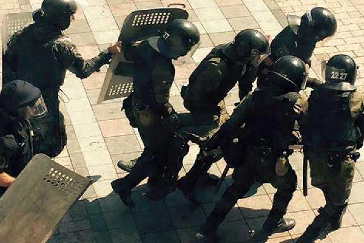 Среди пострадавших под стенами ВРУ есть журналисты украинских телеканалов Среди пострадавших под стенами ВРУ есть журналисты украинских телеканалов