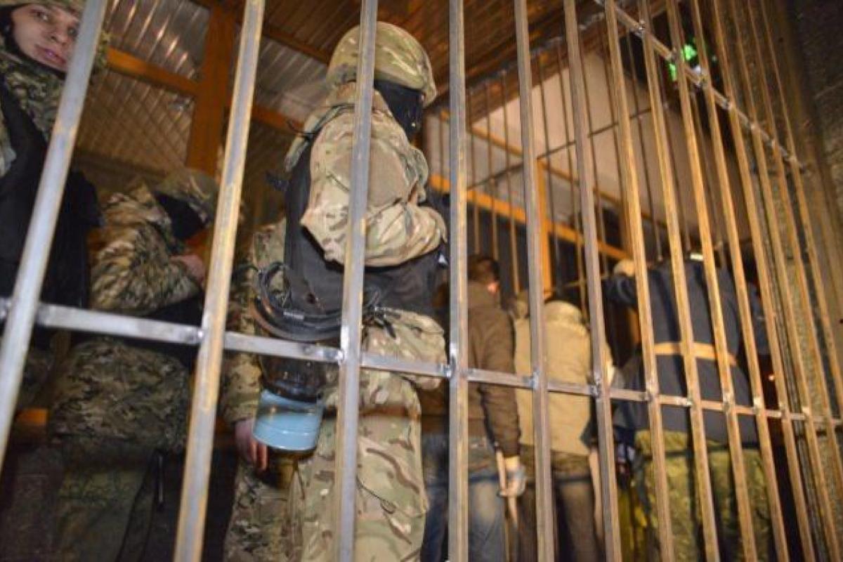 Частная "армия" Коломойского в Кременчуге разоружена сотрудниками МВД Частная "армия" Коломойского в Кременчуге разоружена сотрудниками МВД