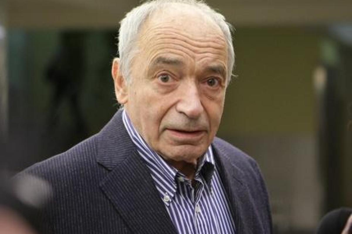 Нельзя клеймить страну, в которой ты живешь, это неприлично и неинтеллигентно - Валентин Гафт Нельзя клеймить страну, в которой ты живешь, это неприлично и неинтеллигентно - Валентин Гафт