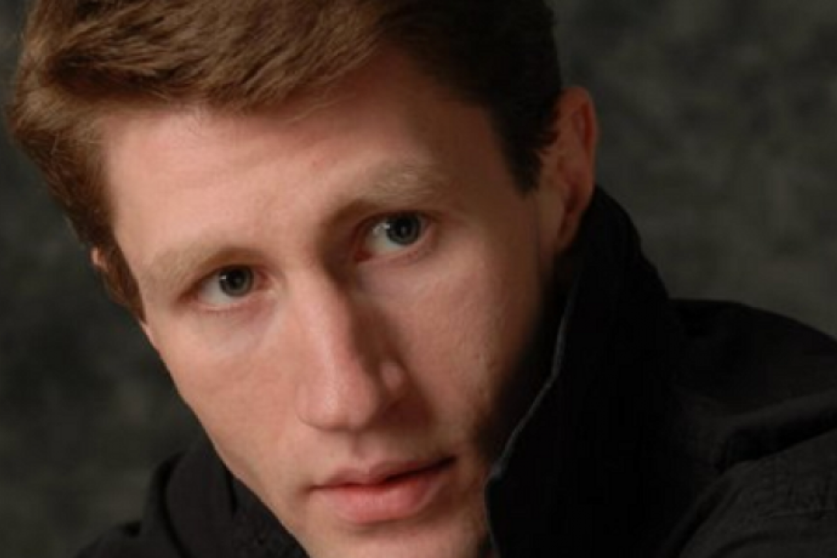 Актер из "Интернов" на гастролях за рубежом сломал позвоночник Актер из "Интернов" на гастролях за рубежом сломал позвоночник