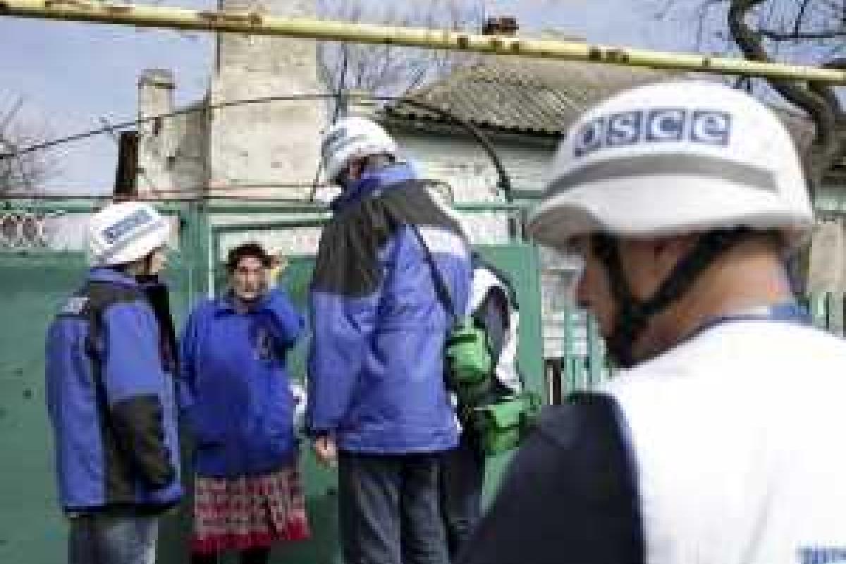 Страдающие от обстрелов жители Горловки чуть не разорвали представителей миссии ОБСЕ Страдающие от обстрелов жители Горловки чуть не разорвали представителей миссии ОБСЕ