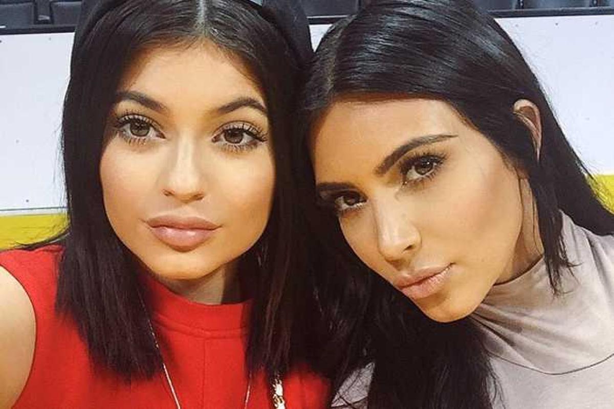 Ким Кардашьян "наступает на пятки" подросшая сексапильная сестричка Ким Кардашьян "наступает на пятки" подросшая сексапильная сестричка