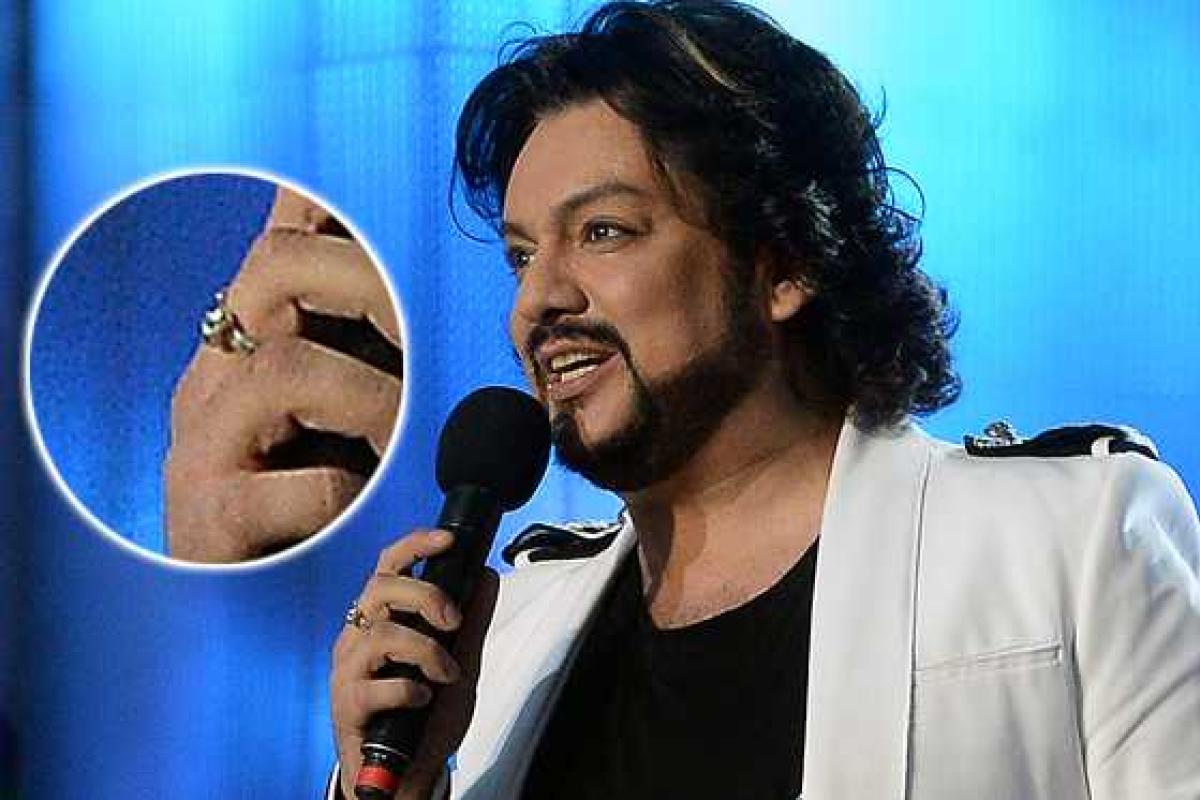 Киркоров носит эксклюзивный перстень с изображением Путина Киркоров носит эксклюзивный перстень с изображением Путина