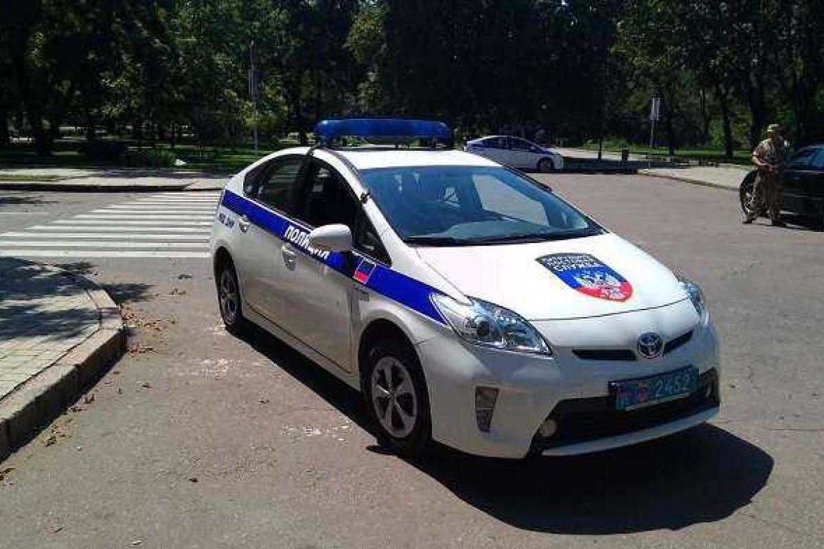 Жители Донецка прокомментировали ДТП с участием "полиции ДНР": автоматы выдали, а мозги – нет Жители Донецка прокомментировали ДТП с участием "полиции ДНР": автоматы выдали, а мозги – нет