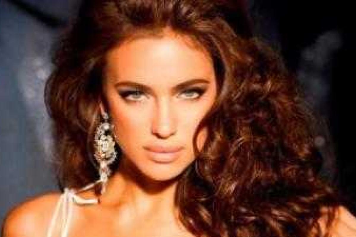 Супермодель Ирина Шейк в новом каталоге бренда Bebe предстанет в образе богемной дивы Супермодель Ирина Шейк в новом каталоге бренда Bebe предстанет в образе богемной дивы