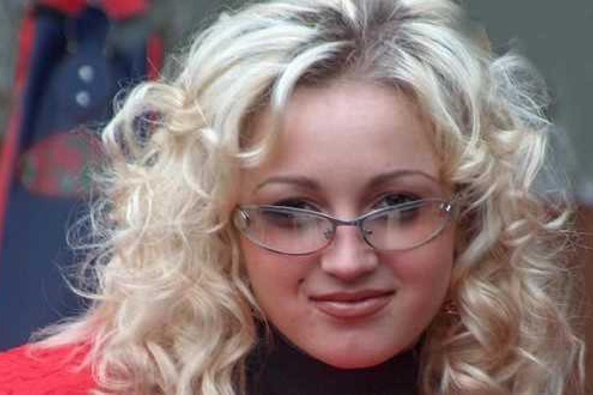 Блондинка Бузова поделилась видео с эротичной фотосессии 