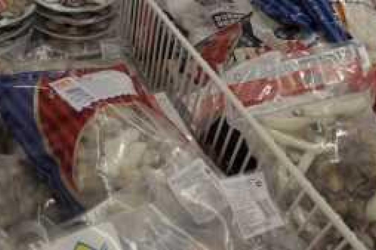 Россияне бросились на борьбу с "чужими" продуктами: стукачество процветает по всей стране