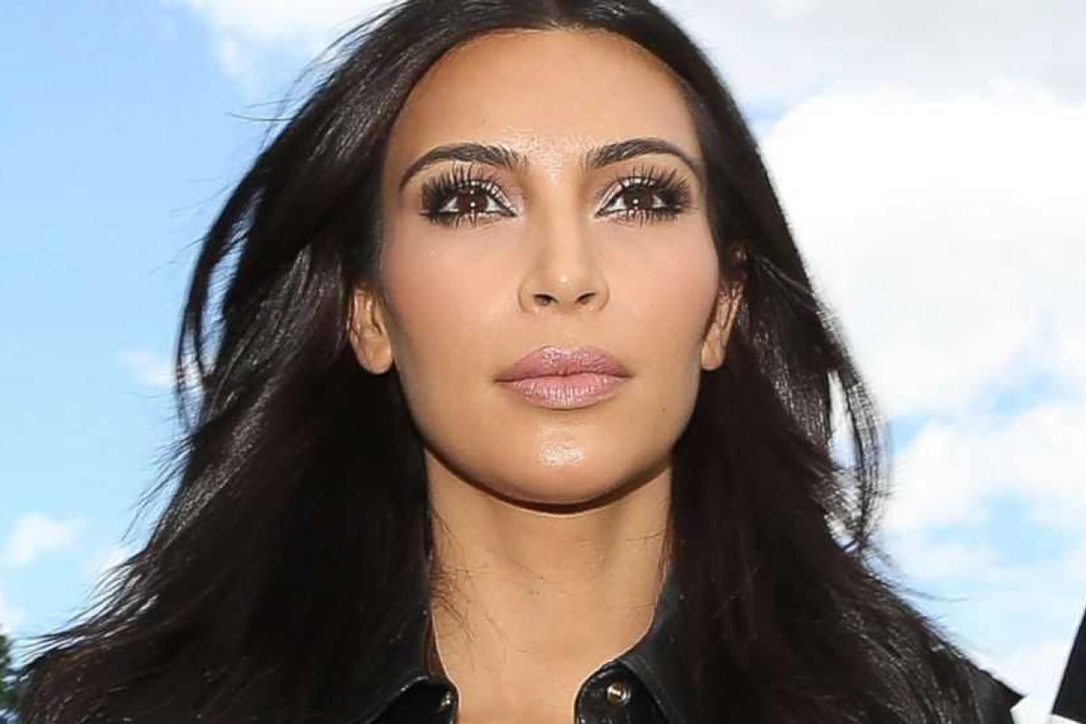 Модель Ким Кардашьян возможно ляжет под нож хирурга: ей грозит операция по удалению матки Модель Ким Кардашьян возможно ляжет под нож хирурга: ей грозит операция по удалению матки