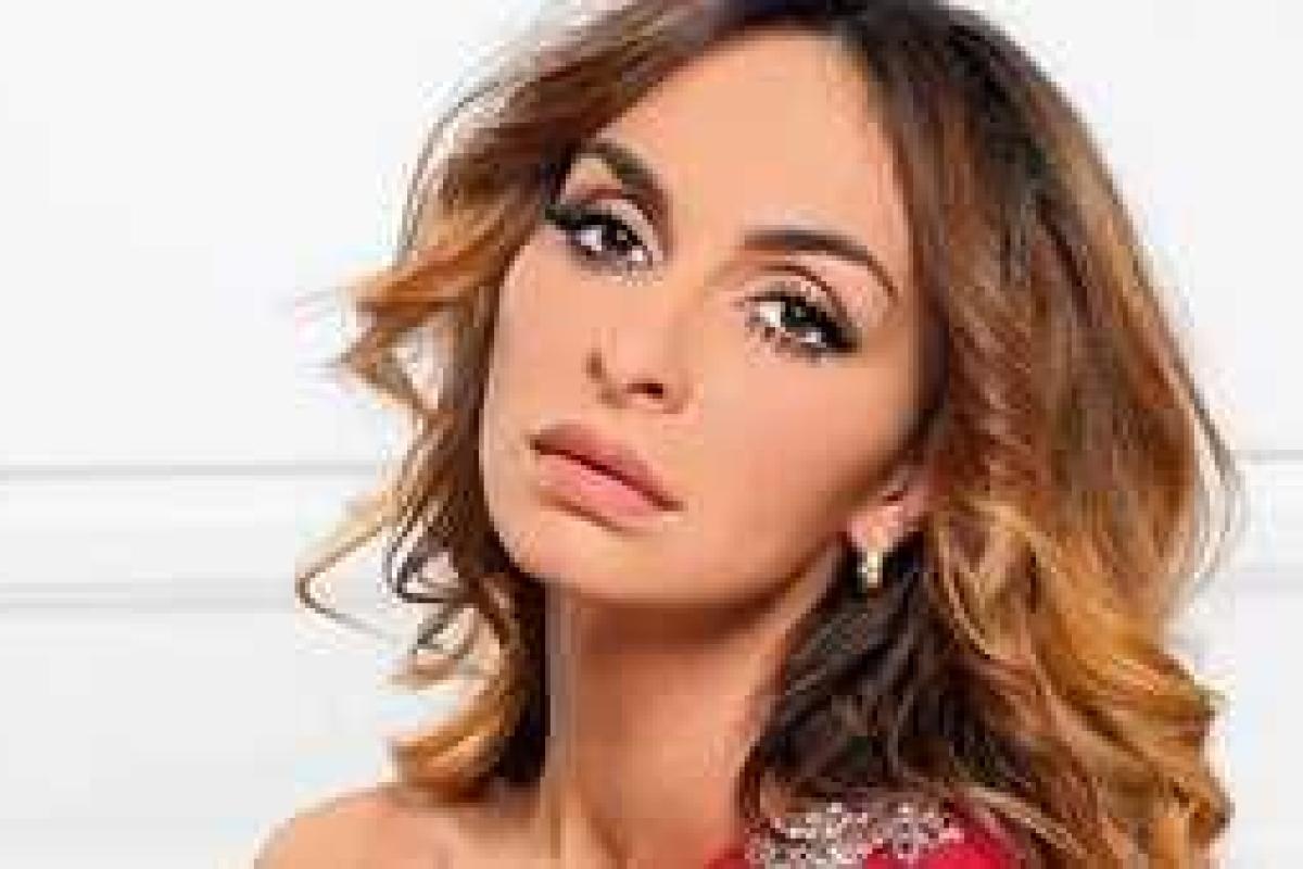 Красотка Варнава подарила поклонникам соблазнительные фото в купальниках Красотка Варнава подарила поклонникам соблазнительные фото в купальниках