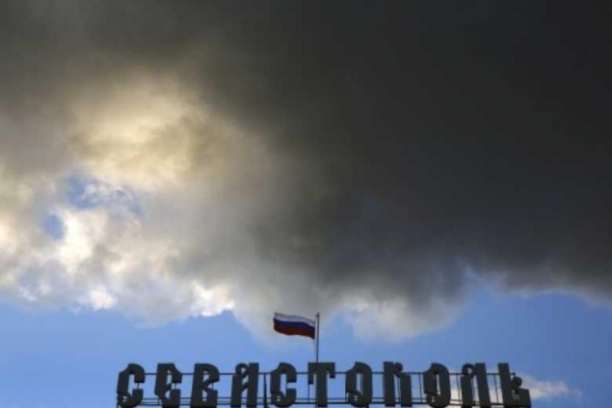 В Севастополе полиция показала народу "кто здесь хозяин" В Севастополе полиция показала народу "кто здесь хозяин"