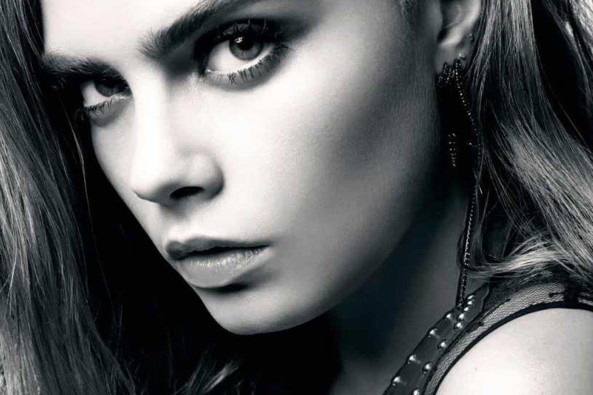 Молодая супермодель разделась для дерзкой рекламы новой помады