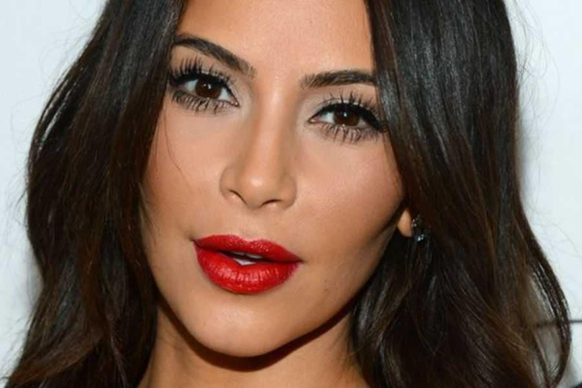 Фотосессию топлес для журнала C Magazine устроила светская львица Ким Кардашьян