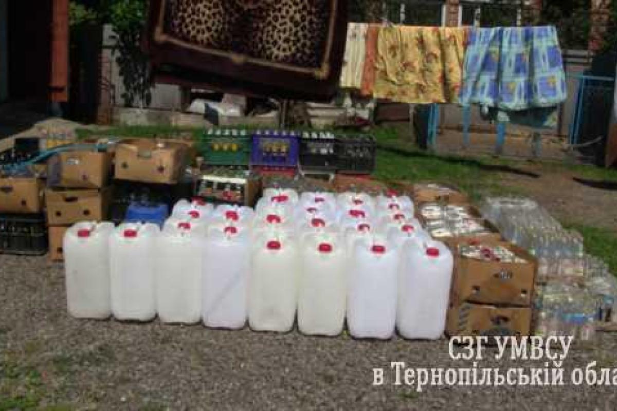 Подпольную винокурню по изготовлению "фирменной" водки выявили на Тернопольщине Подпольную винокурню по изготовлению "фирменной" водки выявили на Тернопольщине