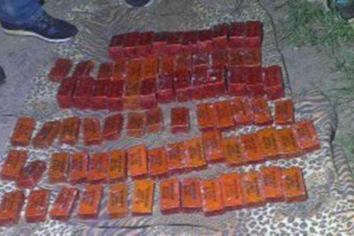 СБУ в Днепропетровске задержала "на горячем" военнослужащего при попытке сбыта взрывчатки СБУ в Днепропетровске задержала "на горячем" военнослужащего при попытке сбыта взрывчатки