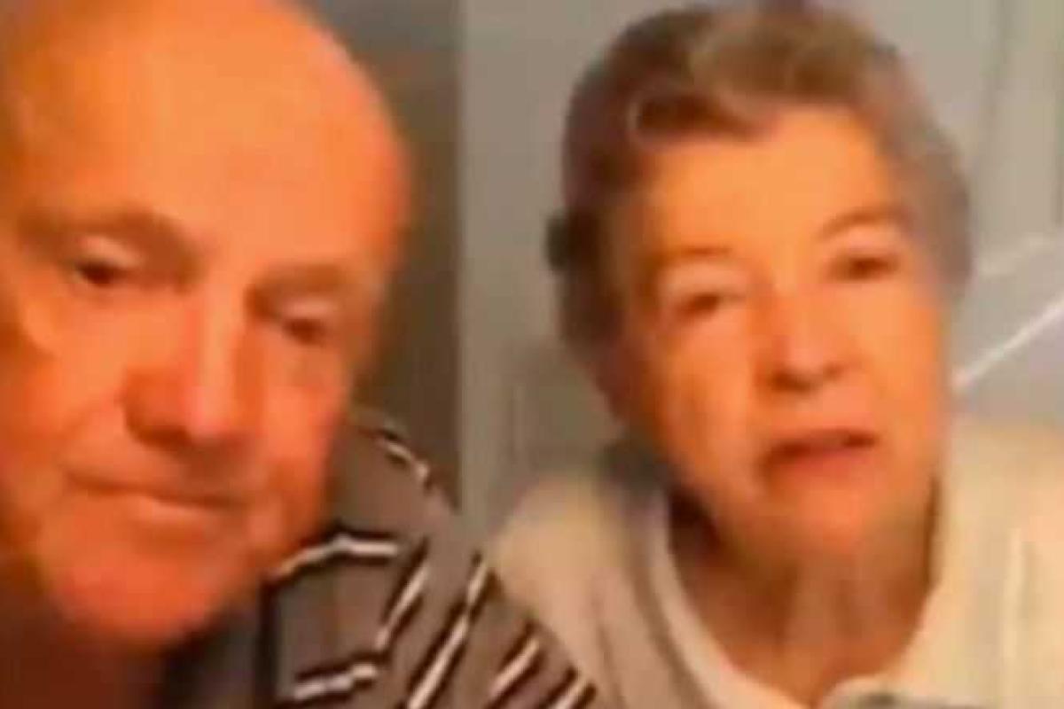 Семейная пара из штата Флорида уже 60 лет ест торт со своей свадьбы Семейная пара из штата Флорида уже 60 лет ест торт со своей свадьбы